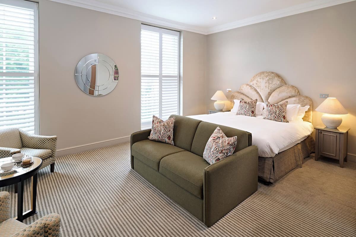 Standard Room, 1 King Bed, Non Smoking, Refrigerator (with Sofabed, View) | 1 bedroom, hypo-allergenic bedding available, in-room safe, desk