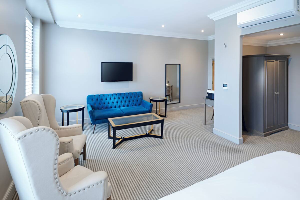 superior room | hypo-allergenic bedding, in-room safe, desk, blackout curtains