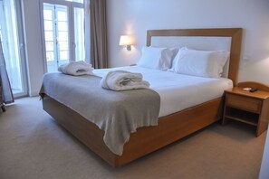 Suite Historic | Minibar, in-room safe, desk, free WiFi - Hotel Toural (Guimarães)