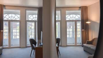 Suite Historic | Minibar, in-room safe, desk, free WiFi