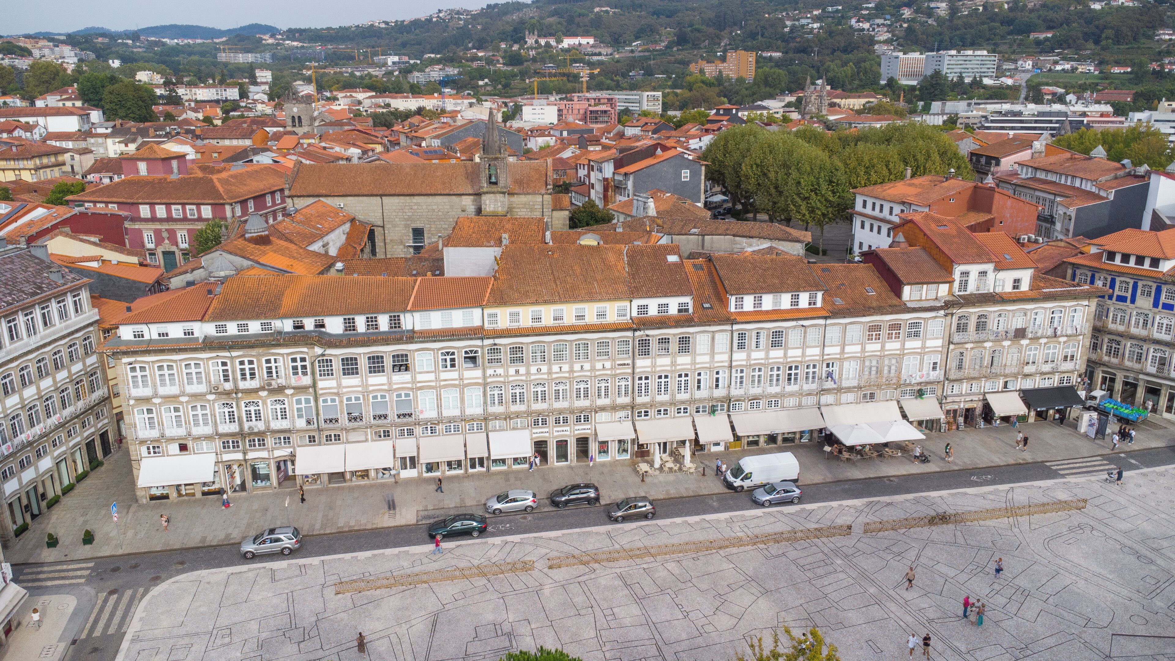 A historic hotel with a central courtyard, multiple floors, and traditional architecture.