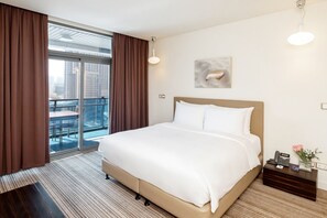 เครื่องนอนระดับพรีเมียม, มินิบาร์, ตู้นิรภัยในห้องพัก