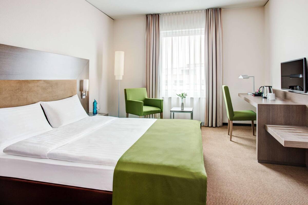 Premium bedding, minibar, in-room safe, desk