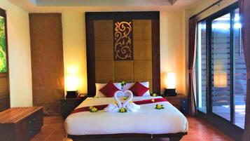 Garden Villa | Schreibtisch, kostenlose Babybetten, Zustellbetten