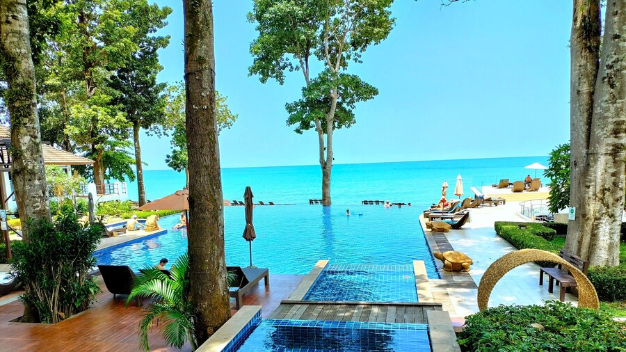 Chang Buri Resort & Koh Chang Hillside
