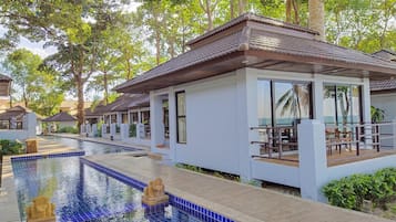 Työpöytä, ilmaiset vauvansängyt, lisävuoteet