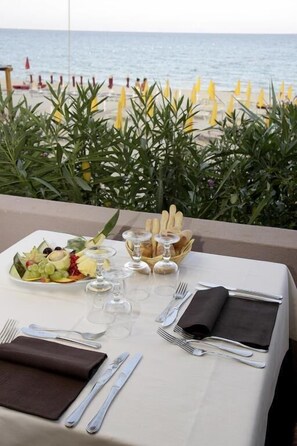 3 restaurants; lunch and dinner served - TH Costa Rei - Free Beach Club  (Muravera)