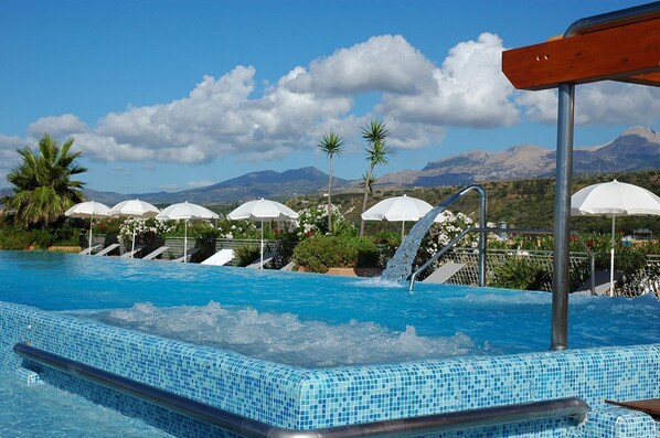 Body treatments, body scrubs, facials, massage/treatment rooms