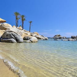 Private beach, sun-loungers, beach umbrellas, beach towels