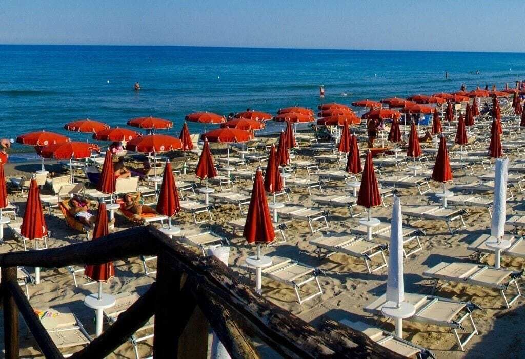 Private beach nearby, white sand, free beach shuttle