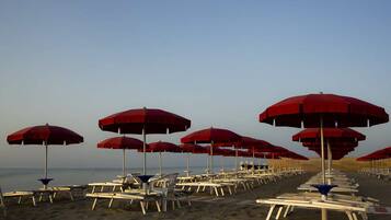 Privatstrand in der Nähe, weißer Sandstrand