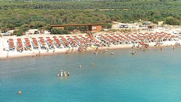 Private beach nearby, white sand, free beach shuttle