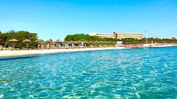 In-room safe, cots/infant beds, bed sheets