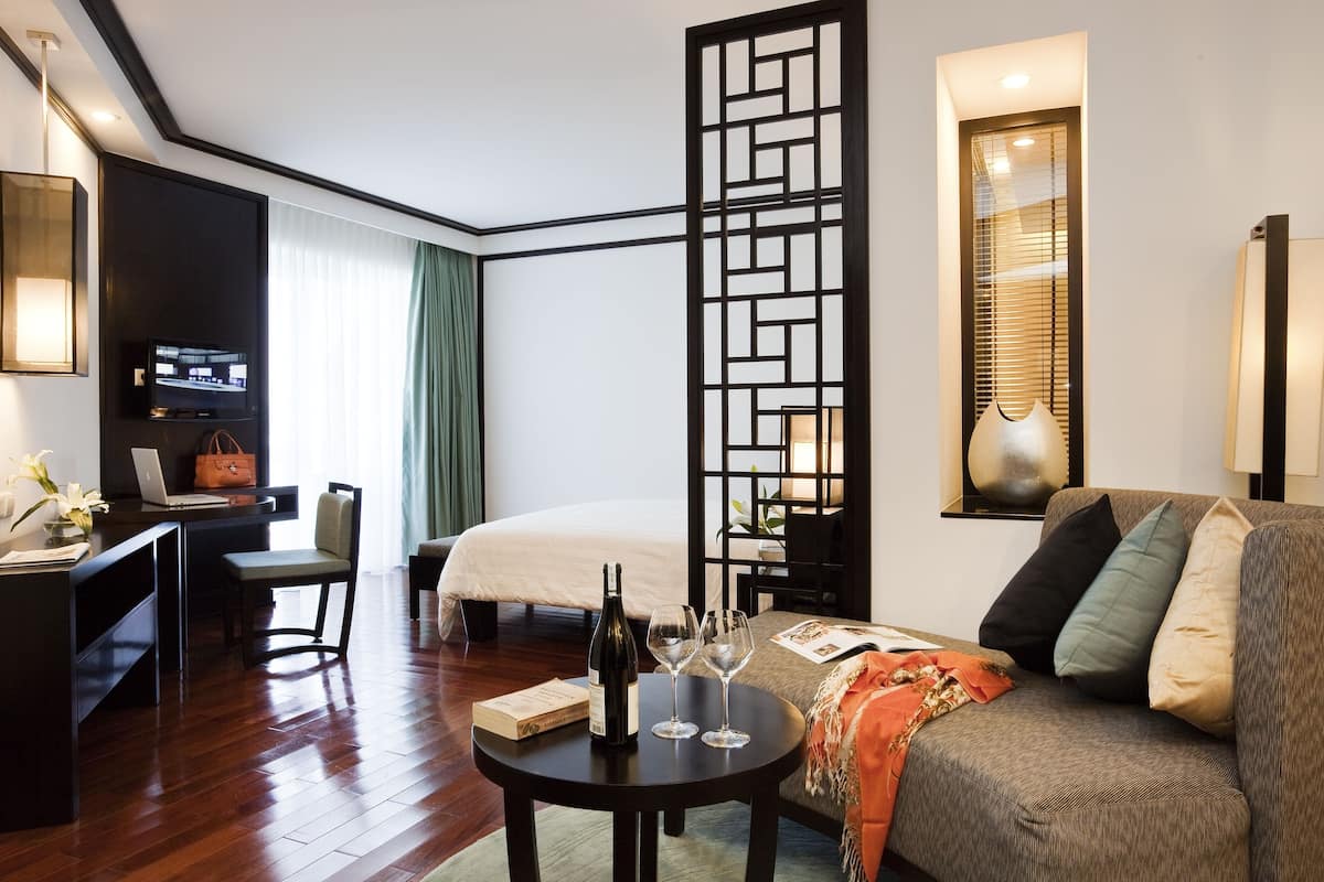 executive room, 1 king bed | living area | lcd tv