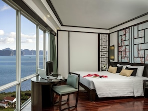 Superior Room, 1 King Bed | Minibar, in-room safe, desk, laptop workspace - Novotel Ha Long Bay, (Ha Long)
