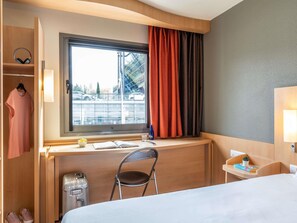 Standard Room, 1 Double Bed | Down comforters, in-room safe, desk, blackout drapes
