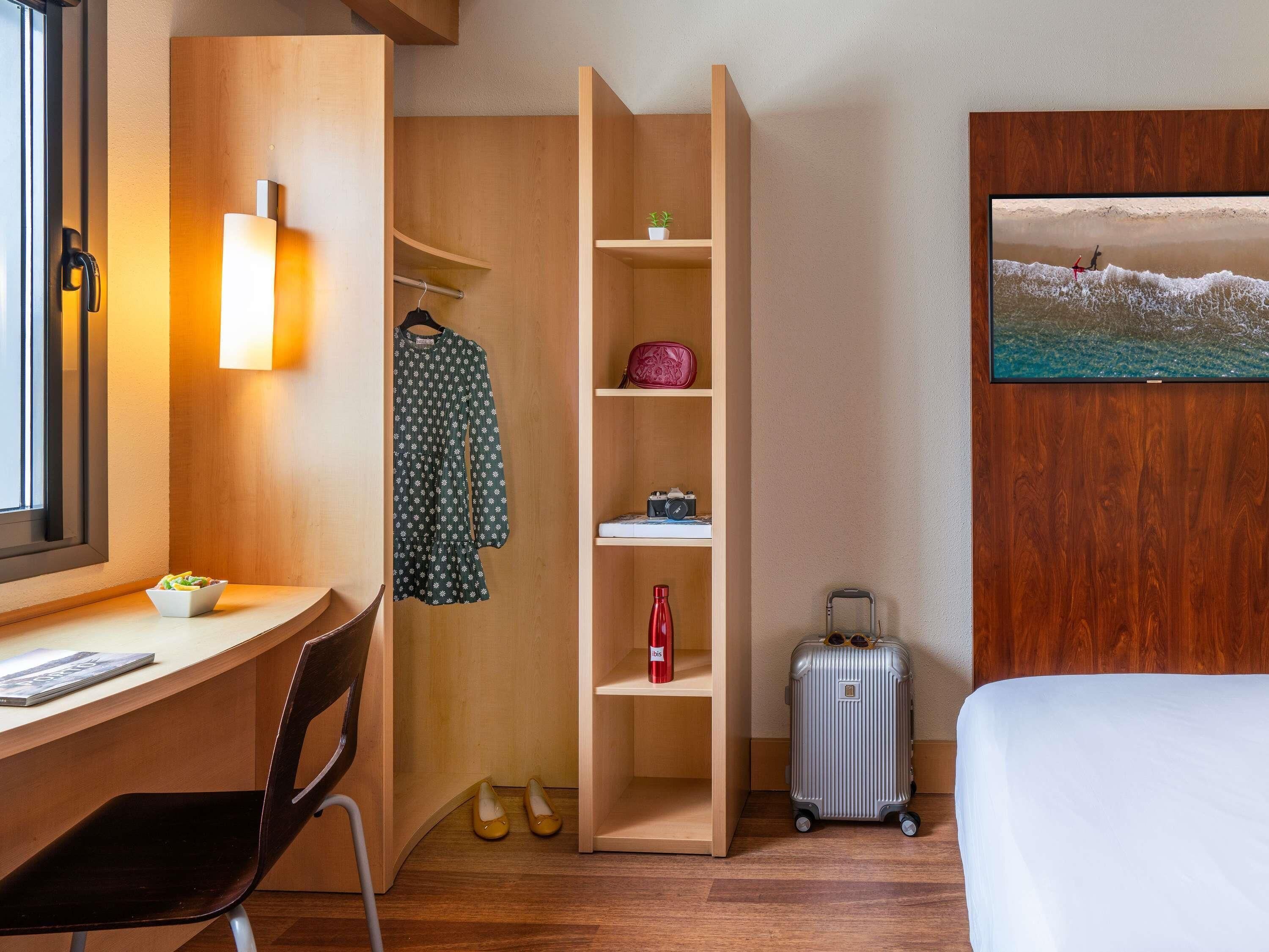 standard room, 1 double bed | down duvets, in-room safe, desk, blackout curtains