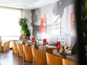 Bar (on property) - Hotel ibis Madrid Alcobendas (Alcobendas)