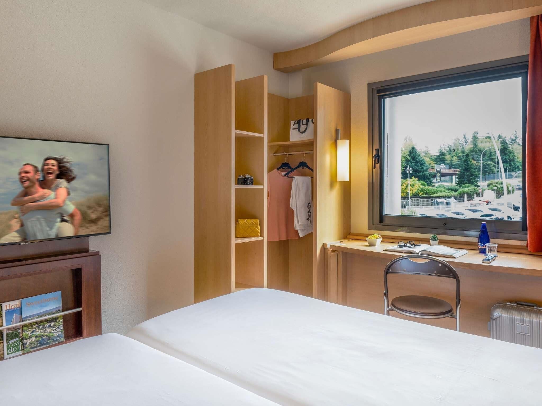 Standard Room, 2 Twin Beds | Down comforters, in-room safe, desk, blackout drapes