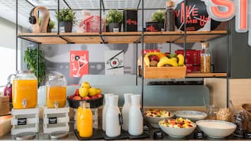 Desayuno buffet (EUR 9.75 por persona)