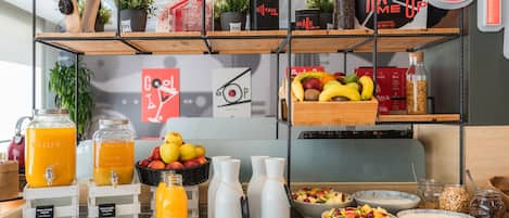 Café da manhã com buffet diário (EUR 9.75 por pessoa)
