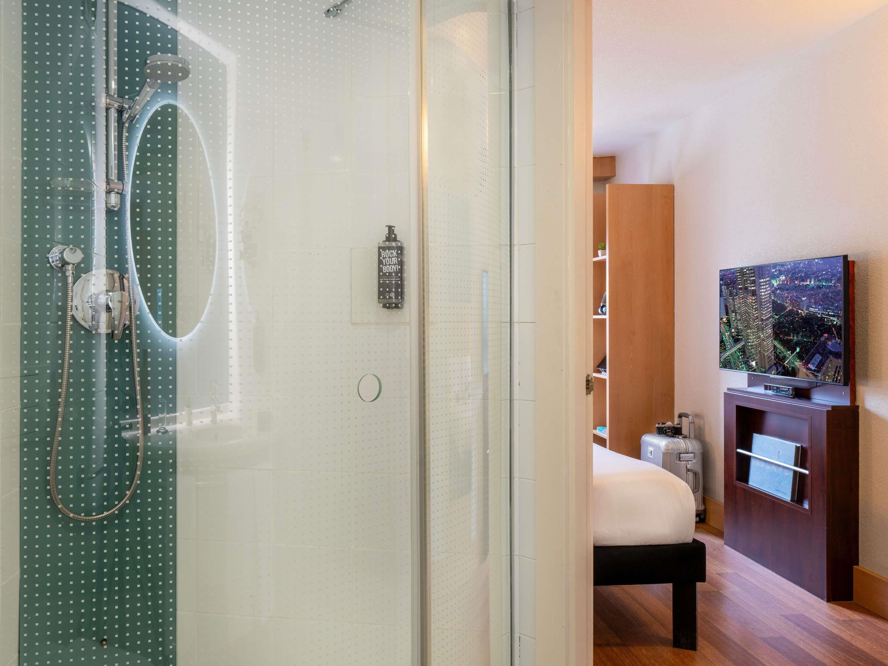 standard room, 1 double bed | down duvets, in-room safe, desk, blackout curtains