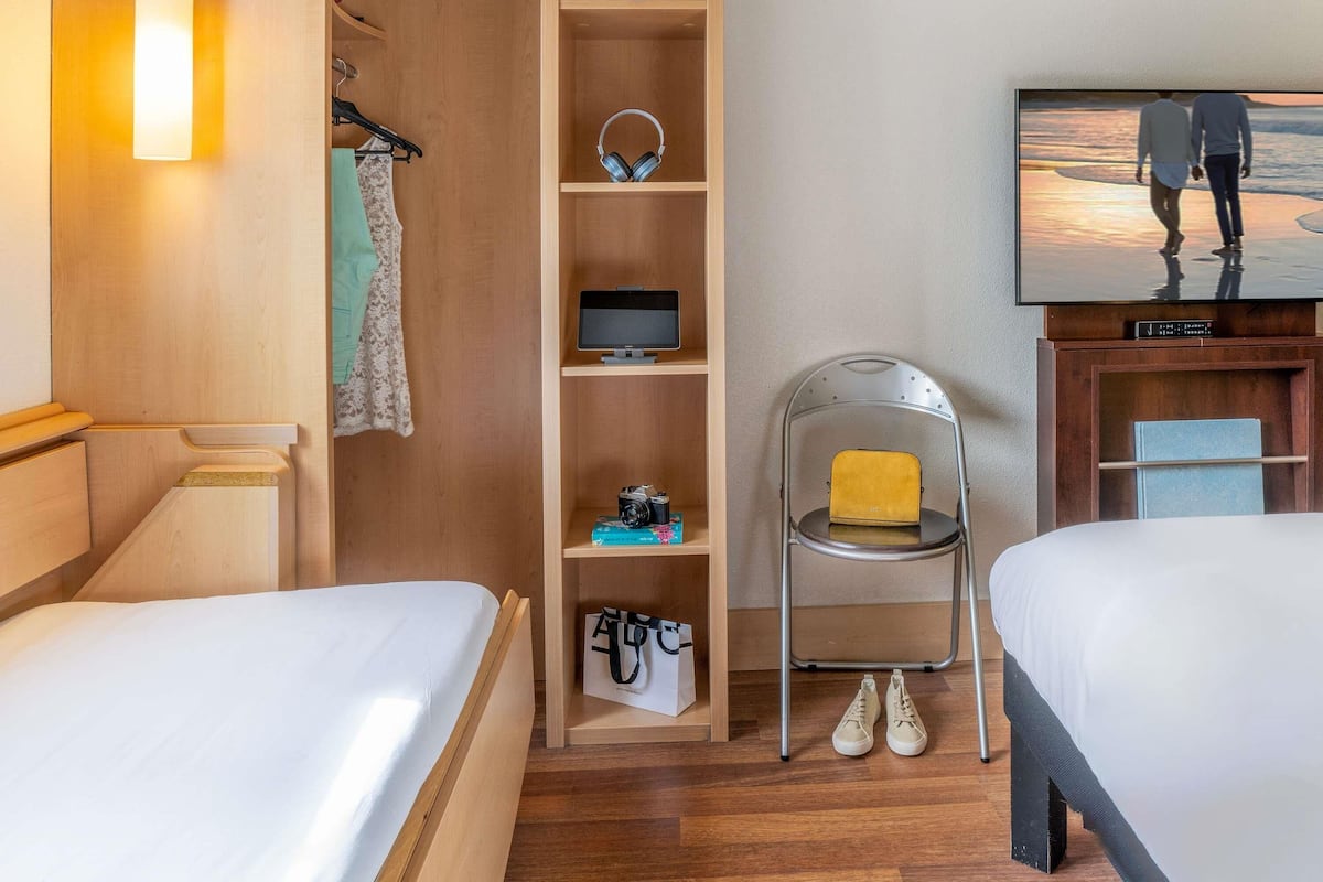 Room, Multiple Beds