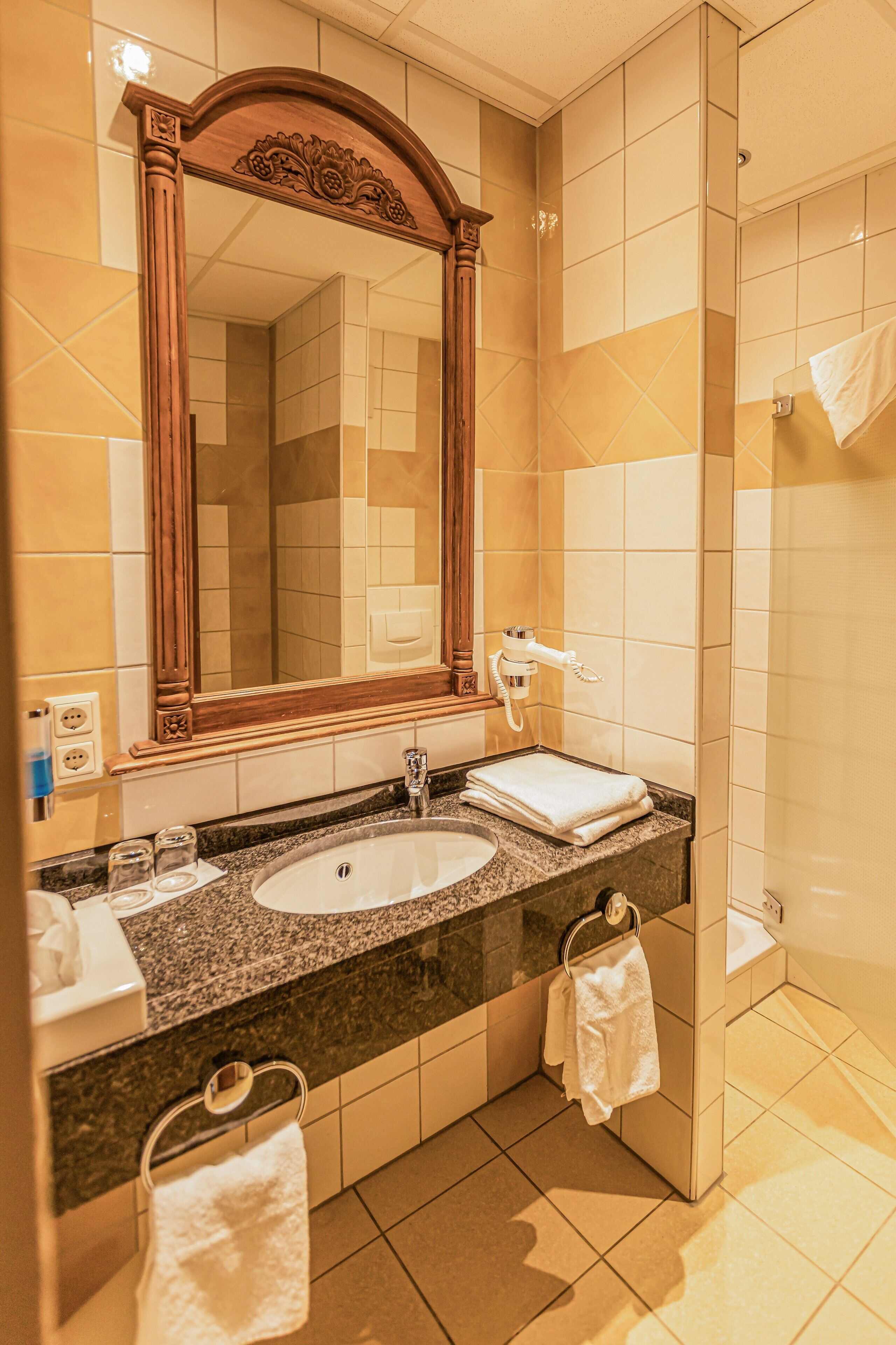 romantic double room | bathroom | deep-soaking bathtub, hair dryer, towels