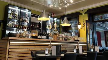 Déjeuner et dîner servis sur place