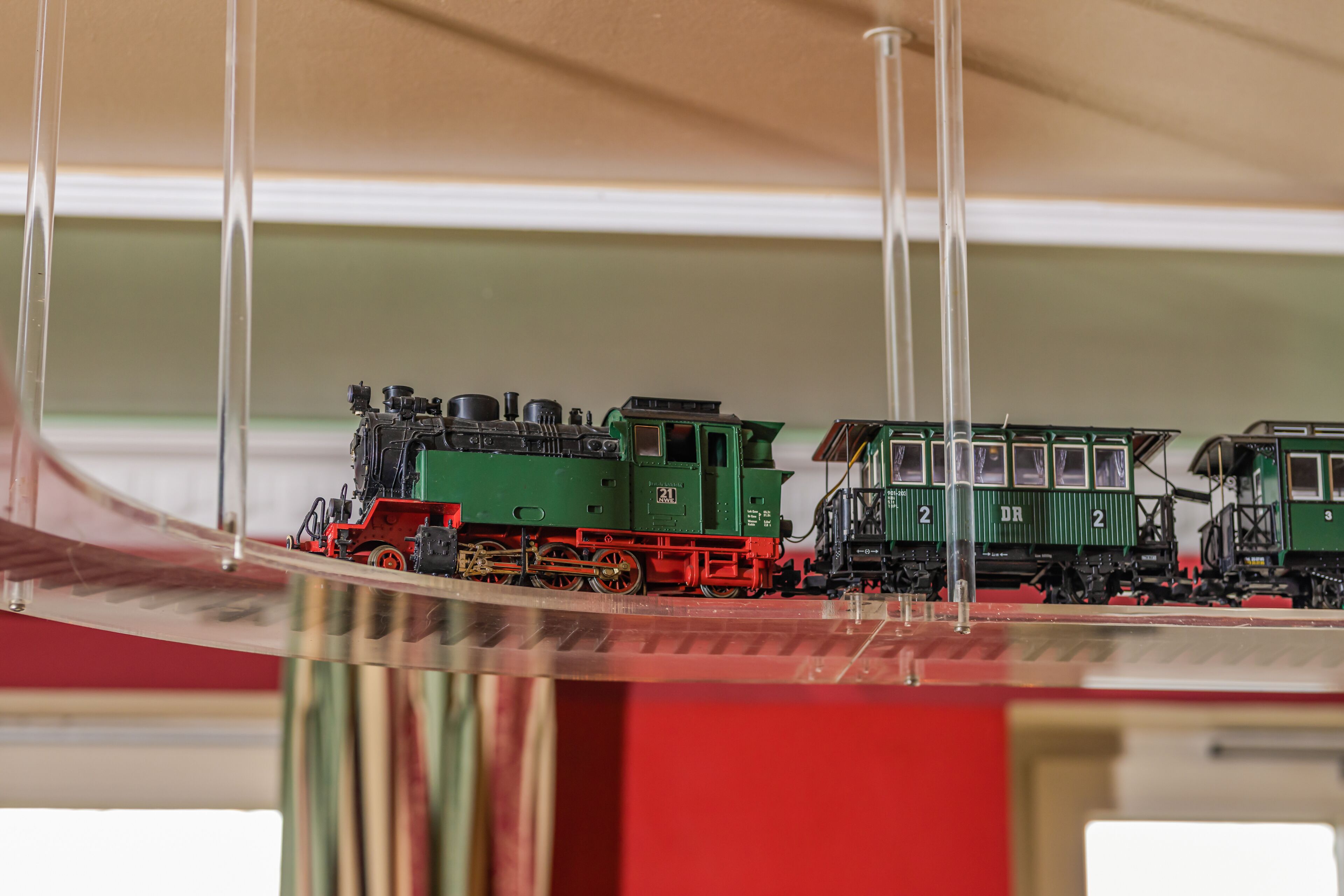 lunch and dinner served, international cuisine