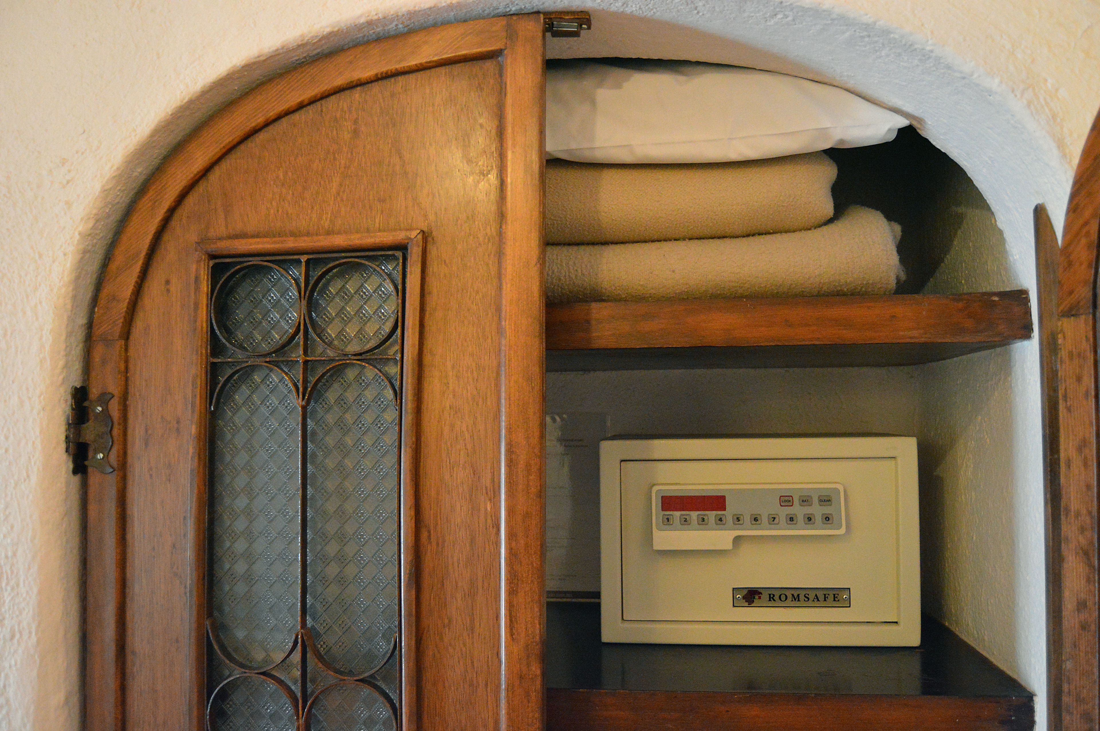 standard room | safe