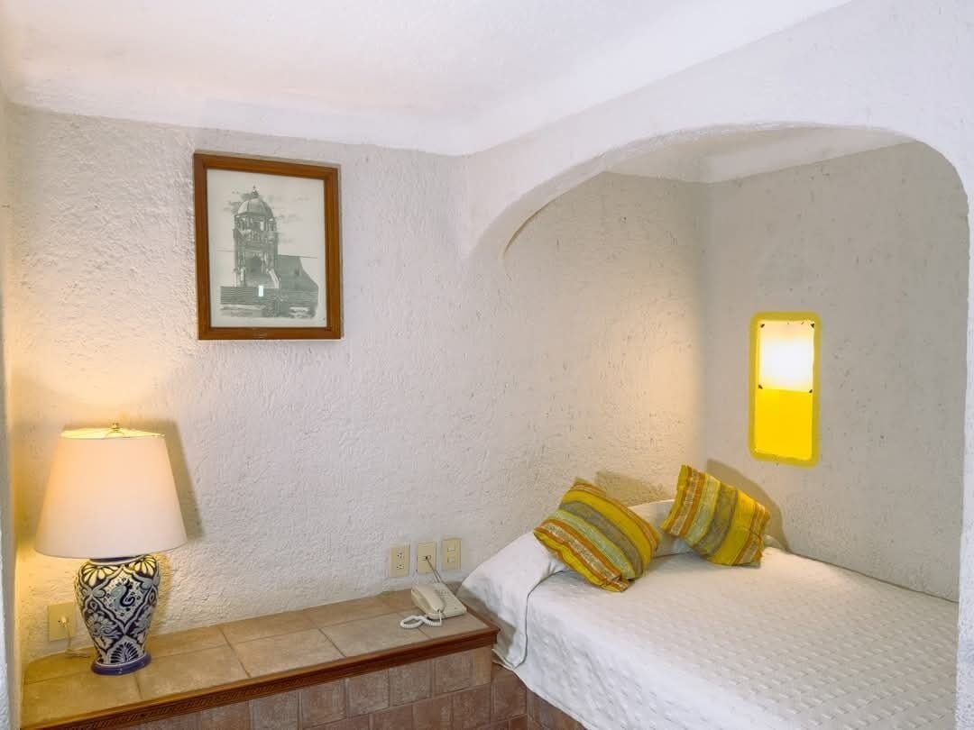 standard room | 1 bedroom, in-room safe, desk, blackout curtains