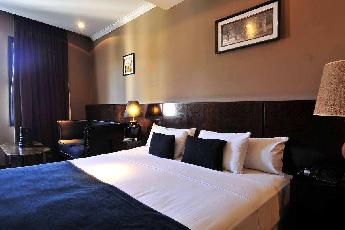 Egyptian cotton sheets, premium bedding, down comforters, pillowtop beds