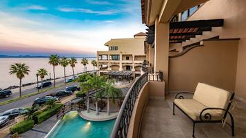 Chambre Luxe, vue océan | Literie de qualité supérieure, coffres-forts dans les chambres, bureau