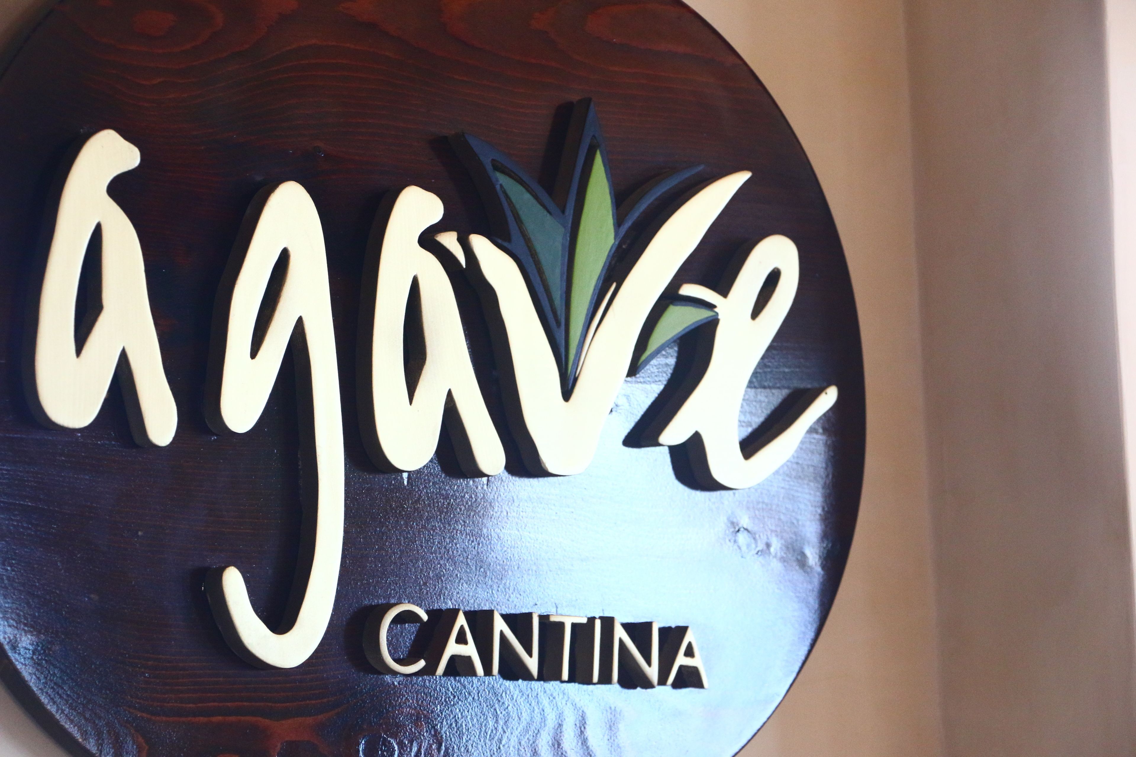 sports bar, pool views