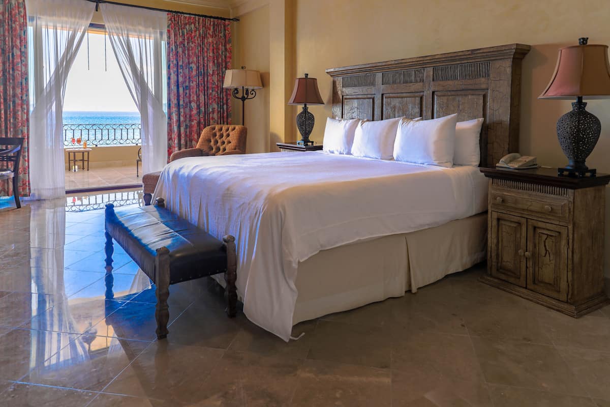 1 bedroom, premium bedding, in-room safe, desk