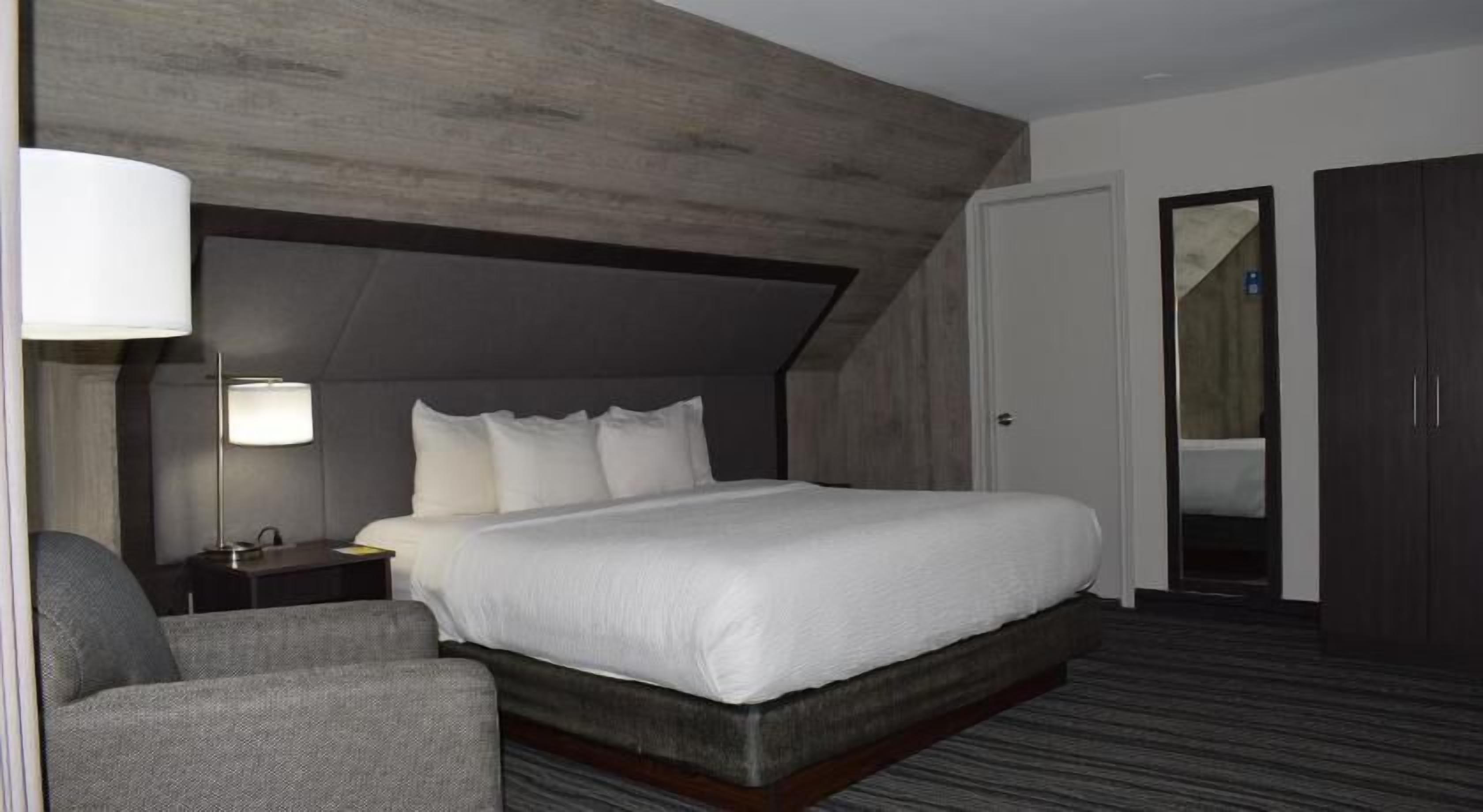 Premium bedding, pillow-top beds, in-room safe, desk