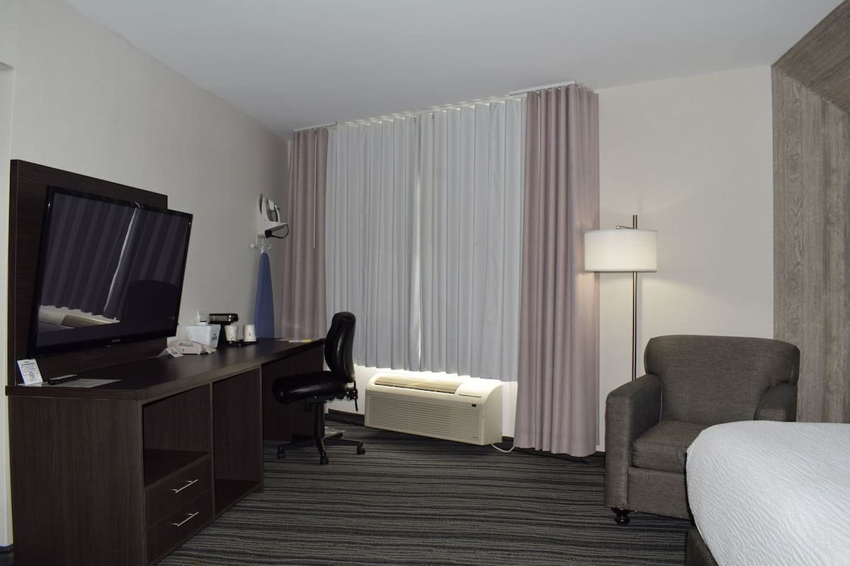 Premium bedding, pillow-top beds, in-room safe, desk