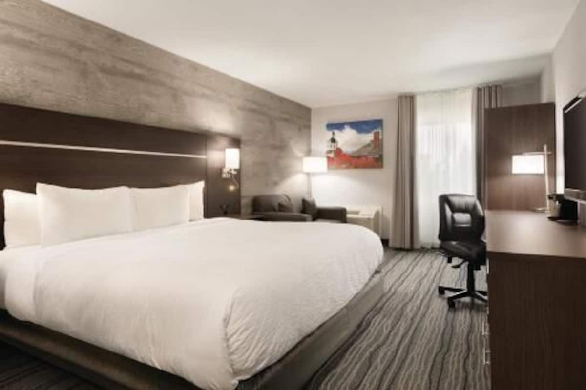 Premium bedding, pillow-top beds, in-room safe, desk