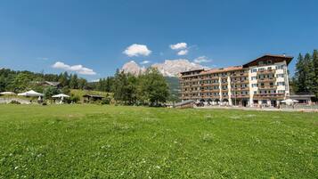 Experience the charm of a traditional mountain retreat with a scenic view of the surrounding landscape from this hotel's balconies.