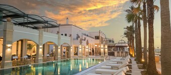 กรีโคเทล พลาซา บีช เฮาส์