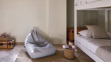 2 bedrooms, in-room safe, individually decorated, individually furnished