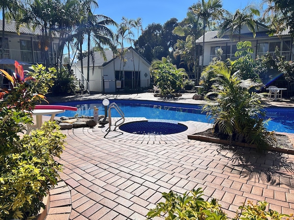 Outdoor spa tub - Bay of Palms (Elanora)