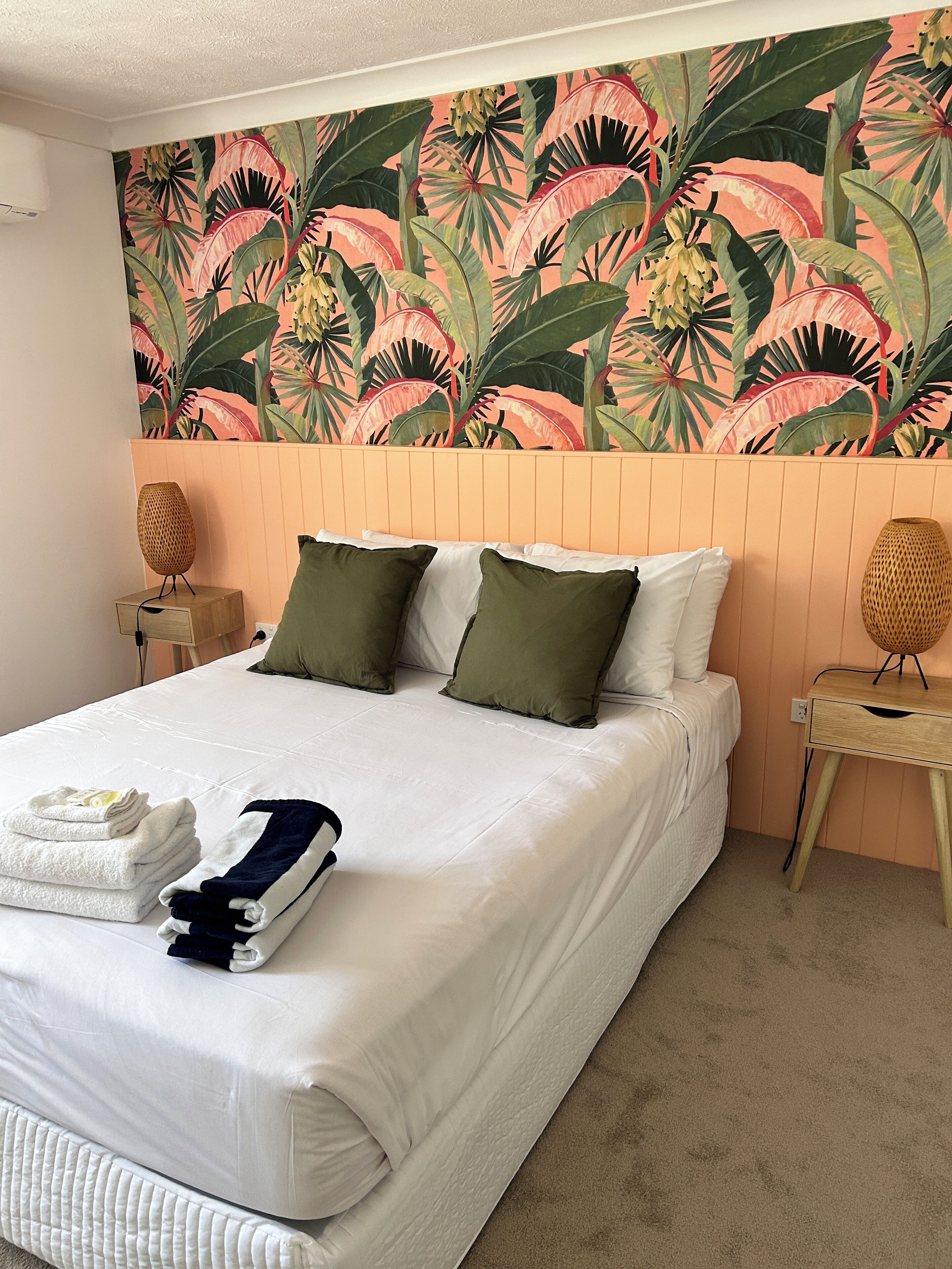 Signature Suite | Living area | Flat-screen TV