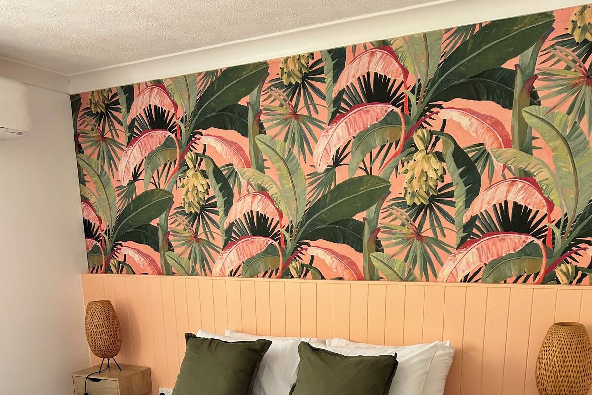 Signature Suite | Living area | Flat-screen TV