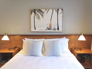 Blackout curtains, iron/ironing board, free WiFi, bed sheets - Bay of Palms (Elanora)