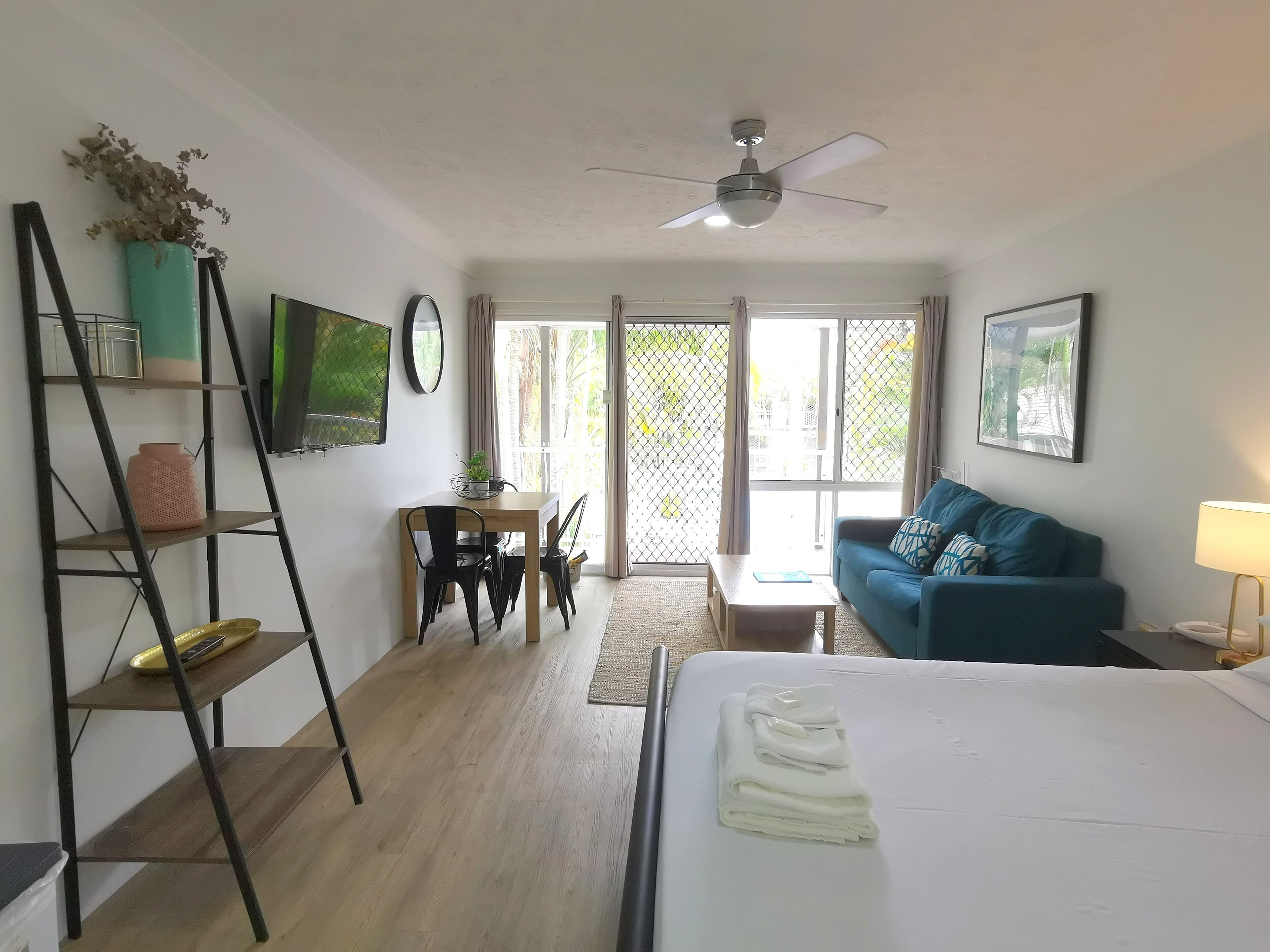 Bay of Palms — image 4