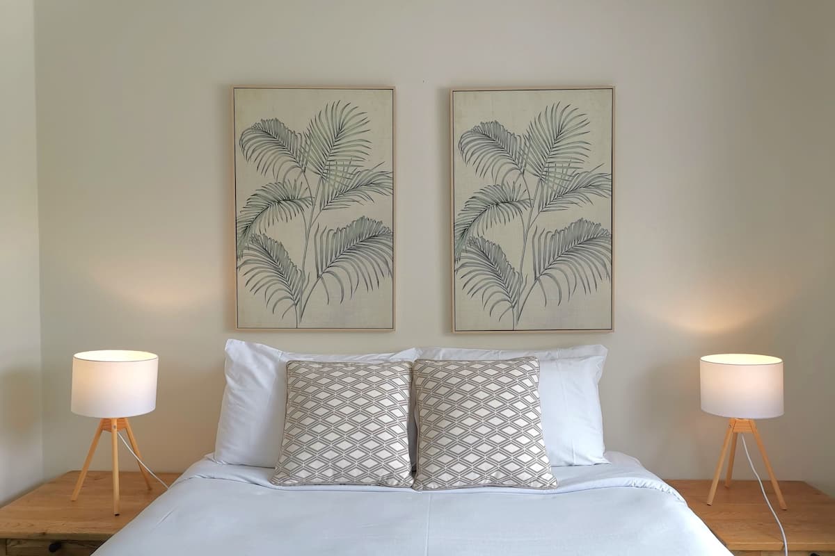 1 bedroom, individually decorated, individually furnished