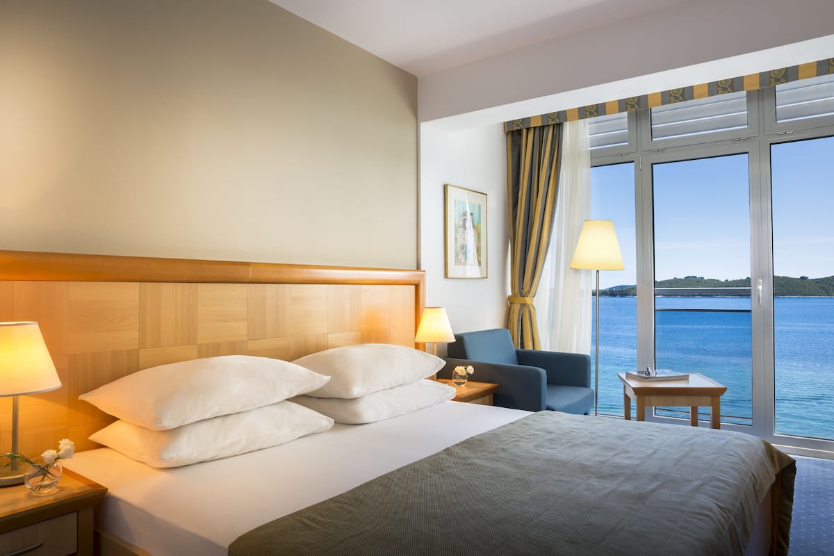 1 bedroom, minibar, in-room safe, desk