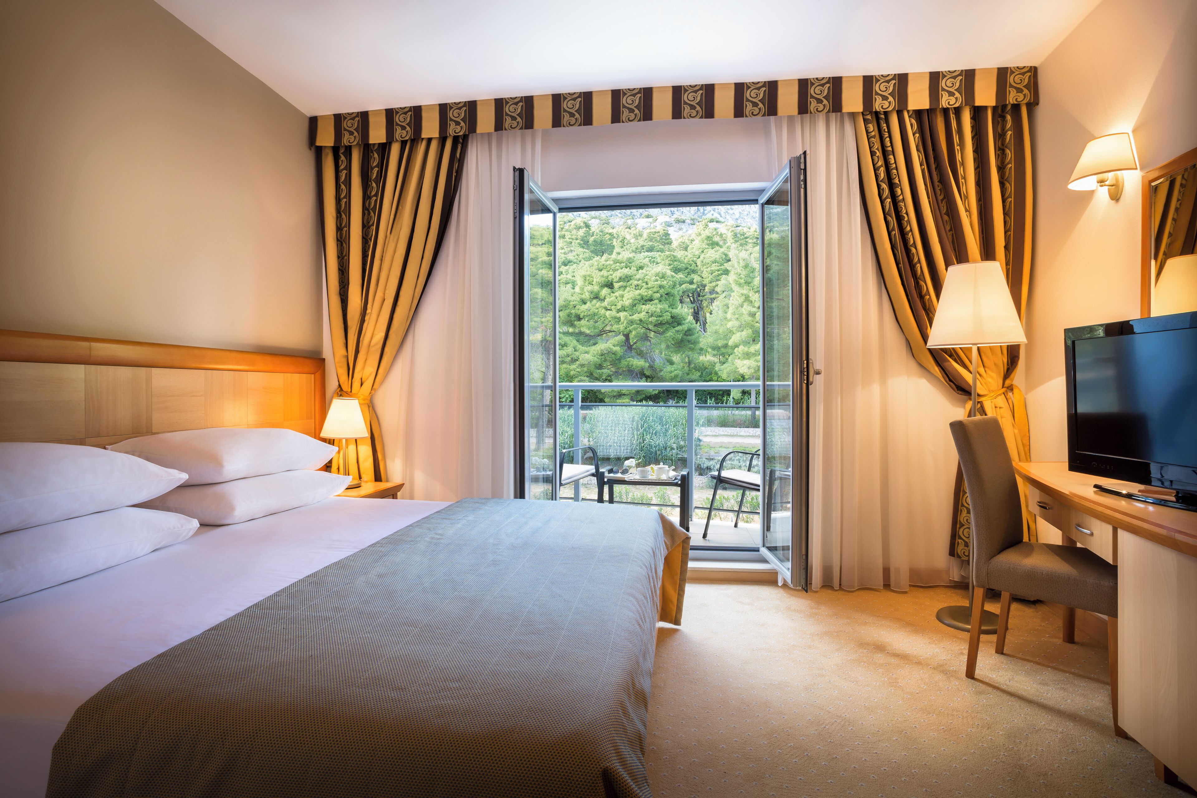 Superior double room with balcony | Vue de la chambre